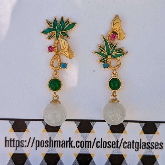 Jewelry - ASYMMETRICAL lotus 🪷 pendant earrings